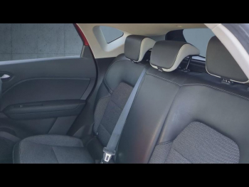 Photo 11 du bon plan RENAULT Captur 1.6 E-Tech hybride 145ch Intens -21 occasion à 17900 €