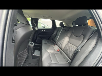Photo 6 du bon plan VOLVO XC60 T6 Hybride Rechargeable 350ch Plus Style Dark Geartronic 8 AWD occasion à 66900 €