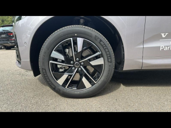 Photo 26 du bon plan VOLVO XC60 T6 Hybride Rechargeable 350ch Plus Style Dark Geartronic 8 AWD occasion à 66900 €