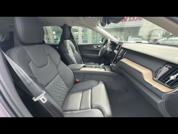 Photo 33 du bon plan VOLVO XC60 T6 Hybride Rechargeable 350ch Plus Style Dark Geartronic 8 AWD occasion à 66900 €