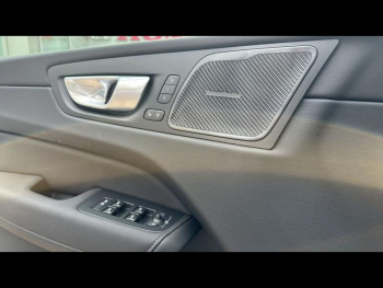 Photo 37 du bon plan VOLVO XC60 T6 Hybride Rechargeable 350ch Plus Style Dark Geartronic 8 AWD occasion à 66900 €