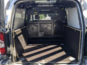 Photo 22 du bon plan PEUGEOT Partner XL 950kg BlueHDi 130ch S&S EAT8 Pack Premium Connect occasion à 25290 €