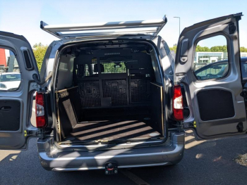 Photo 24 du bon plan PEUGEOT Partner XL 950kg BlueHDi 130ch S&S EAT8 Pack Premium Connect occasion à 25290 €