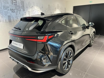 Photo 4 du bon plan LEXUS NX 450h+ F SPORT Executive 4WD occasion à 49990 €