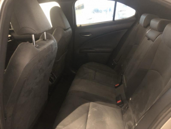 Photo 10 du bon plan LEXUS UX 250h 2WD Premium Edition MY22 occasion à 23900 €