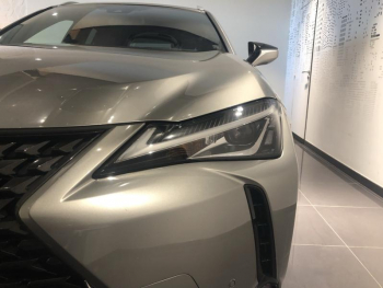 Photo 18 du bon plan LEXUS UX 250h 2WD Premium Edition MY22 occasion à 23900 €