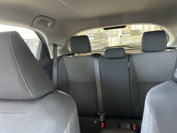 Photo 9 du bon plan TOYOTA Yaris 116h Dynamic Business 5p + Programme Beyond Zero Academy MY22 occasion à 19980 €