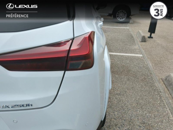 Photo 20 du bon plan LEXUS UX 250h 2WD F SPORT  Techno MY22 occasion à 27900 €