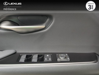 Photo 12 du bon plan LEXUS UX 250h Pack Business 2WD occasion à 26900 €