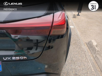 Photo 19 du bon plan LEXUS UX 250h Pack Business 2WD occasion à 26900 €