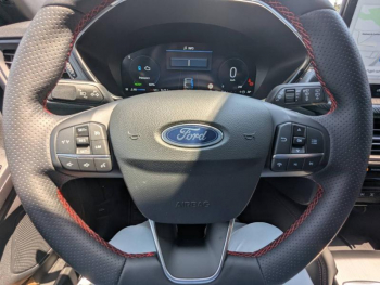 Photo 15 du bon plan FORD Kuga 2.5 Duratec 180ch Hybrid FlexiFuel ST-Line Powershift occasion à 34880 €