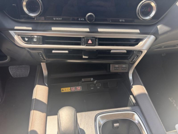Photo 21 du bon plan LEXUS RX 450h+ 4WD Executive occasion à 73900 €