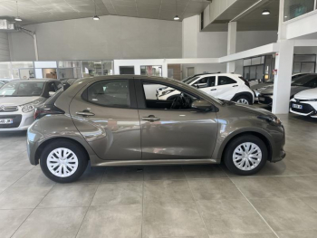 Photo 4 du bon plan TOYOTA Yaris 116h Dynamic Business 5p + Programme Beyond Zero Academy MY22 occasion à 19980 €