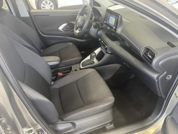 Photo 11 du bon plan TOYOTA Yaris 116h Dynamic Business 5p + Programme Beyond Zero Academy MY22 occasion à 19980 €