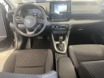 Photo 15 du bon plan TOYOTA Yaris 116h Dynamic Business 5p + Programme Beyond Zero Academy MY22 occasion à 19980 €