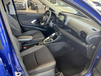 Photo 12 du bon plan TOYOTA Yaris 116h Dynamic Business 5p + Programme Beyond Zero Academy MY22 occasion à 19990 €