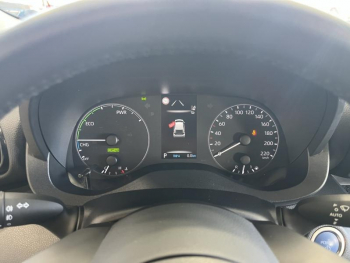 Photo 18 du bon plan TOYOTA Yaris 116h Dynamic Business 5p + Programme Beyond Zero Academy MY22 occasion à 19990 €