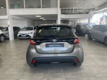 Photo 6 du bon plan TOYOTA Yaris 116h Dynamic Business 5p + Programme Beyond Zero Academy MY22 occasion à 19990 €