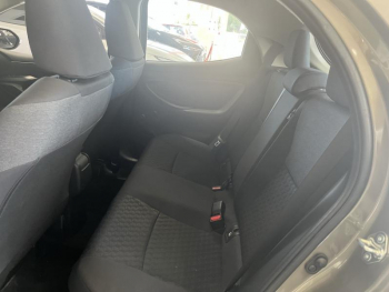Photo 12 du bon plan TOYOTA Yaris 116h Dynamic Business 5p + Programme Beyond Zero Academy MY22 occasion à 19990 €