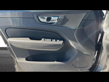 Photo 15 du bon plan VOLVO XC60 T6 Hybride Rechargeable 253 + 145ch Plus Style Dark Geartronic 8 AWD occasion à 69990 €