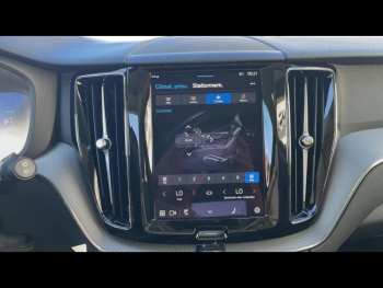 Photo 23 du bon plan VOLVO XC60 T6 Hybride Rechargeable 253 + 145ch Plus Style Dark Geartronic 8 AWD occasion à 69990 €