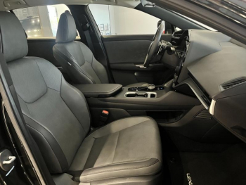 Photo 12 du bon plan LEXUS RZ 450e Luxe occasion à 43900 €