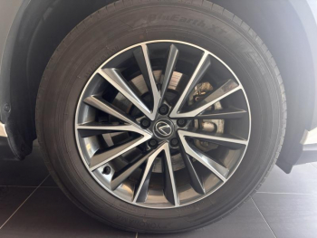 Photo 4 du bon plan LEXUS NX 450h+ Luxe 4WD occasion à 52900 €