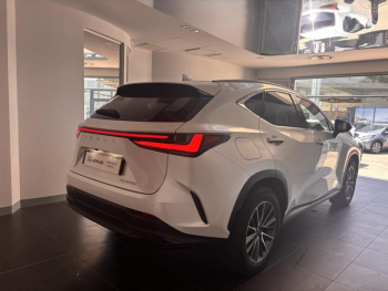 Photo 6 du bon plan LEXUS NX 450h+ Luxe 4WD occasion à 52900 €