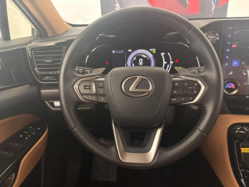 Photo 15 du bon plan LEXUS NX 450h+ Luxe 4WD occasion à 52900 €