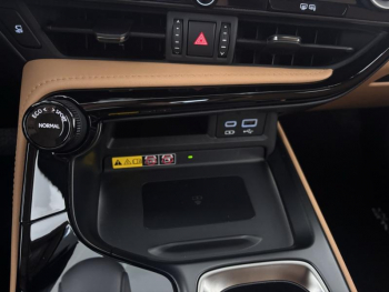 Photo 18 du bon plan LEXUS NX 450h+ Luxe 4WD occasion à 52900 €