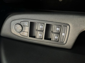 Photo 9 du bon plan RENAULT Clio 1.6 E-Tech hybride 140ch Limited -21N occasion à 16990 €
