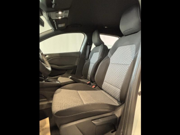 Photo 11 du bon plan RENAULT Clio 1.6 E-Tech hybride 140ch Limited -21N occasion à 16990 €
