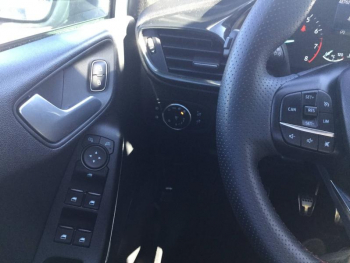 Photo 11 du bon plan FORD Fiesta 1.0 EcoBoost Hybrid 125ch ST-Line X 5p occasion à 16990 €