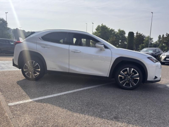 Photo 5 du bon plan LEXUS UX 250h 2WD Premium Edition MY21 occasion à 24990 €