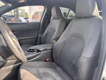 Photo 9 du bon plan LEXUS UX 250h 2WD Premium Edition MY21 occasion à 24990 €
