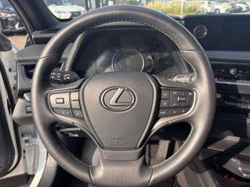 Photo 10 du bon plan LEXUS UX 250h 2WD Premium Edition MY21 occasion à 24990 €