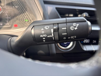 Photo 13 du bon plan LEXUS UX 250h 2WD Premium Edition MY21 occasion à 24990 €