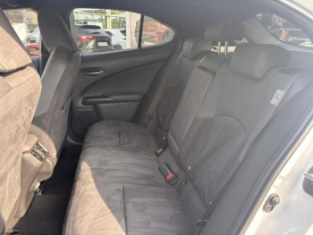 Photo 21 du bon plan LEXUS UX 250h 2WD Premium Edition MY21 occasion à 24990 €
