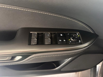 Photo 11 du bon plan LEXUS NX 450h+ Luxe 4WD occasion à 53990 €