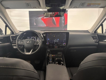 Photo 14 du bon plan LEXUS NX 450h+ Luxe 4WD occasion à 53990 €