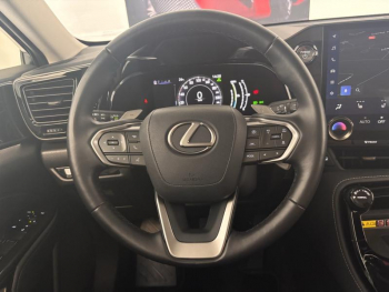 Photo 17 du bon plan LEXUS NX 450h+ Luxe 4WD occasion à 53990 €