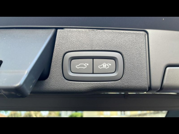 Photo 8 du bon plan VOLVO XC60 T6 Hybride Rechargeable 253 + 145ch Ultra Style Dark Geartronic 8 AWD occasion à 74900 €
