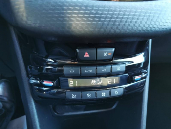 Photo 8 du bon plan PEUGEOT 2008 1.2 PureTech 110ch E6.c Allure S&S EAT6 occasion à 12000 €