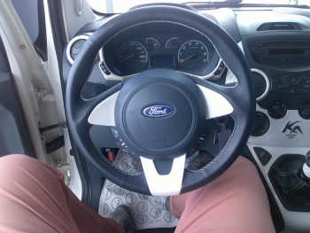Photo 2 du bon plan FORD Ka 1.2 69ch Stop&Start White Edition occasion à 7590 €