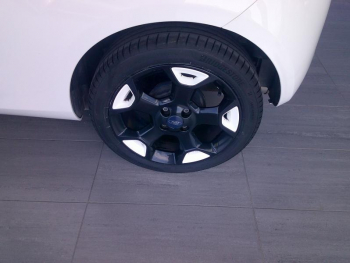 Photo 11 du bon plan FORD Ka 1.2 69ch Stop&Start White Edition occasion à 7590 €
