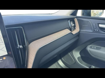 Photo 13 du bon plan VOLVO XC60 T6 Hybride Rechargeable 253 + 145ch Ultra Style Dark Geartronic 8 AWD occasion à 71900 €