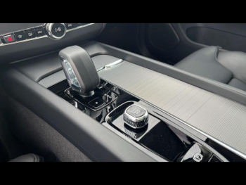 Photo 11 du bon plan VOLVO XC60 T6 Hybride Rechargeable 253 + 145ch Plus Style Dark Geartronic 8 AWD occasion à 52900 €