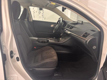 Photo 14 du bon plan LEXUS CT 200h Pack MY20 occasion à 21999 €
