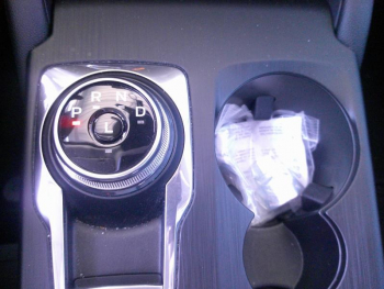 Photo 13 du bon plan FORD Kuga 2.5 Duratec 190ch Hybrid FlexiFuel Titanium Powershift occasion à 28900 €