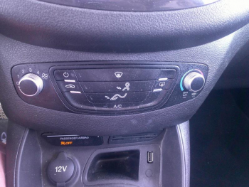 Photo 4 du bon plan FORD Tourneo Courier 1.0E 100ch Titanium occasion à 12900 €
